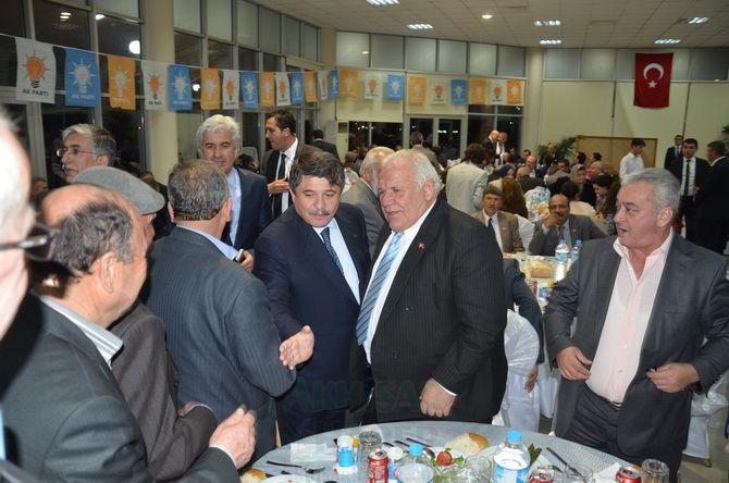 Spor Bakanının Katılımı ile Ak Parti Akhisar Teşkilatı STK ve Muhtarlar İle Buluştu